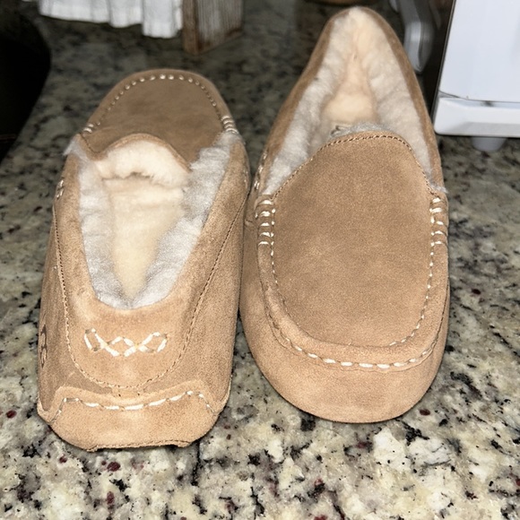 Ugg Ansley in Chestnut - brand new & gorgeous!! Comfy and the best! - Picture 4 of 10